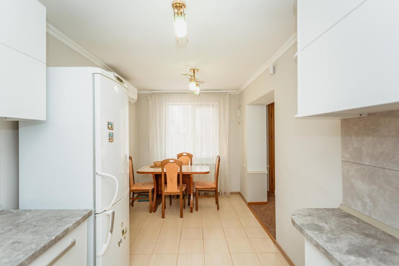 Bright And Cozy Home With Personal Terrace تشيسيناو المظهر الخارجي الصورة
