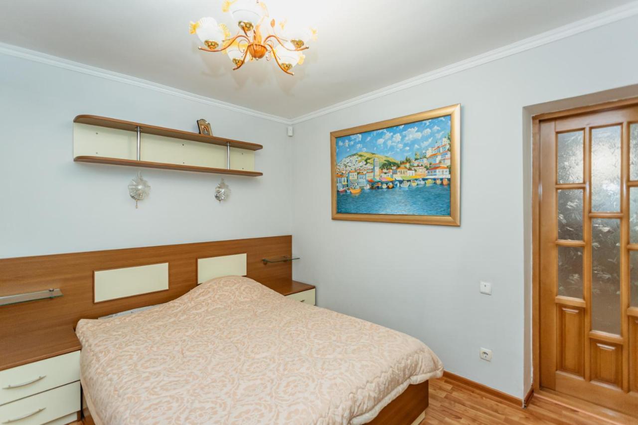 Bright And Cozy Home With Personal Terrace تشيسيناو المظهر الخارجي الصورة