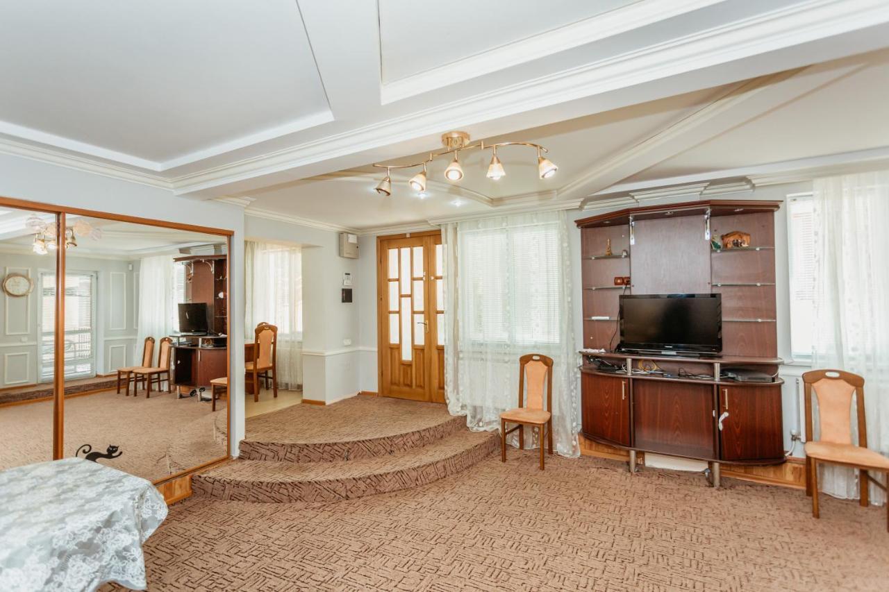 Bright And Cozy Home With Personal Terrace تشيسيناو المظهر الخارجي الصورة