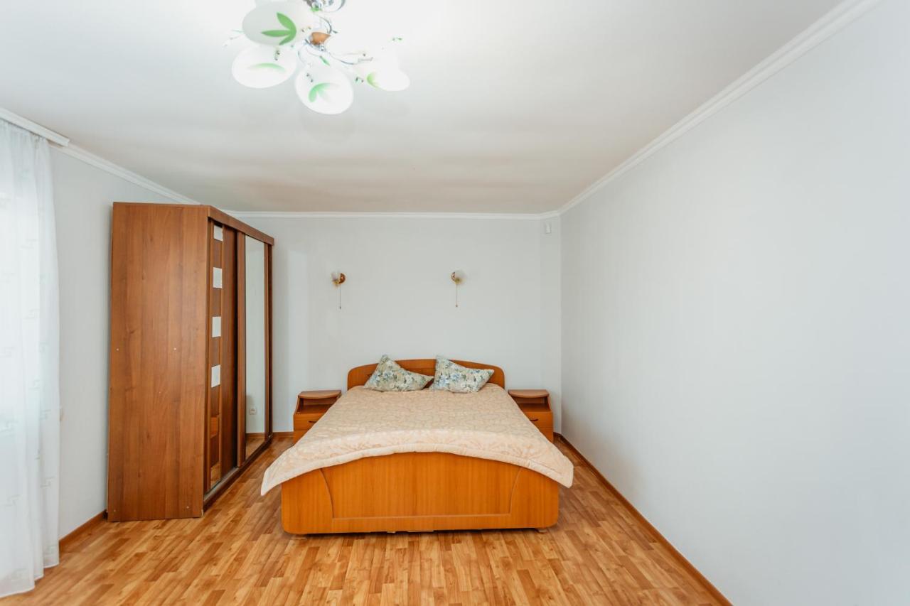 Bright And Cozy Home With Personal Terrace تشيسيناو المظهر الخارجي الصورة