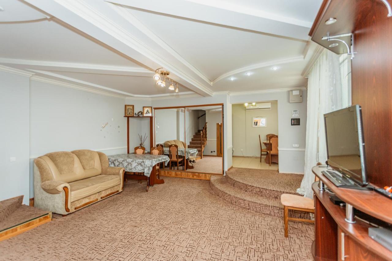 Bright And Cozy Home With Personal Terrace تشيسيناو المظهر الخارجي الصورة